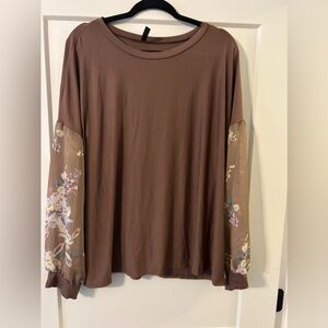 Women’s Top Plus 3X Sheer Flower print sleeves new without tag